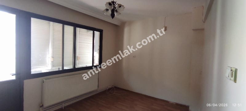 Antre Emlak'tan Kiralık Bahçelievler'de Bozyaka Hasataesi Yanı  Doğalgazlı 2+1 Geniş Daire