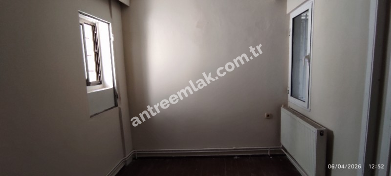 Antre Emlak'tan Kiralık Bahçelievler'de Bozyaka Hasataesi Yanı  Doğalgazlı 2+1 Geniş Daire