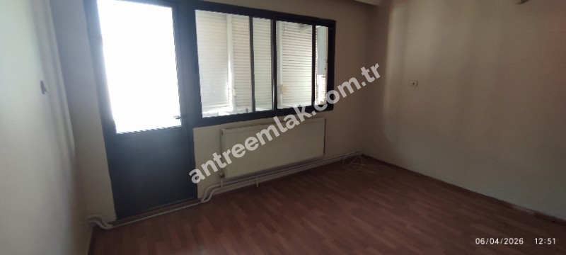 Antre Emlak'tan Kiralık Bahçelievler'de Bozyaka Hasataesi Yanı  Doğalgazlı 2+1 Geniş Daire