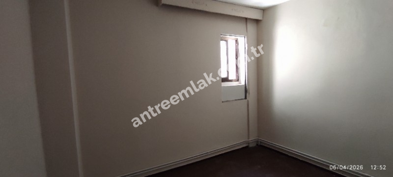 Antre Emlak'tan Kiralık Bahçelievler'de Bozyaka Hasataesi Yanı  Doğalgazlı 2+1 Geniş Daire
