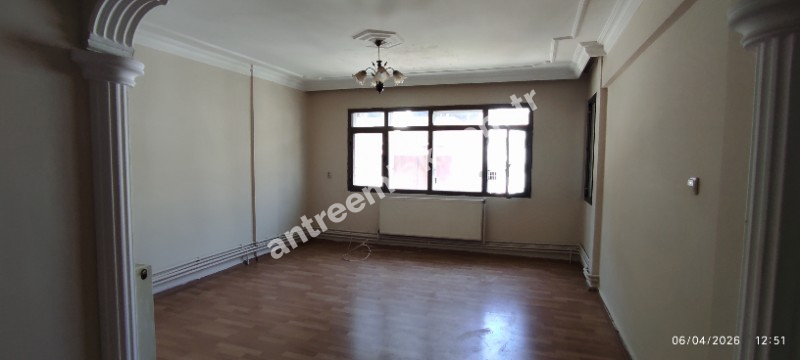 Antre Emlak'tan Kiralık Bahçelievler'de Bozyaka Hasataesi Yanı  Doğalgazlı 2+1 Geniş Daire