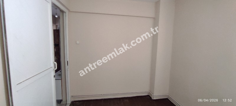 Antre Emlak'tan Kiralık Bahçelievler'de Bozyaka Hasataesi Yanı  Doğalgazlı 2+1 Geniş Daire
