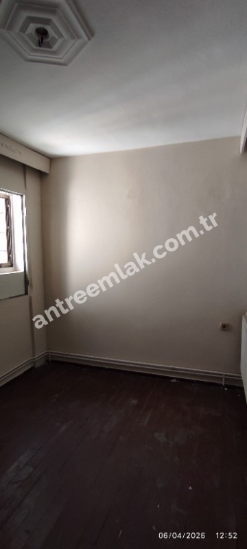 Antre Emlak'tan Kiralık Bahçelievler'de Bozyaka Hasataesi Yanı  Doğalgazlı 2+1 Geniş Daire