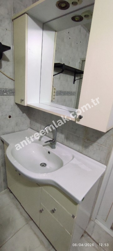 Antre Emlak'tan Kiralık Bahçelievler'de Bozyaka Hasataesi Yanı  Doğalgazlı 2+1 Geniş Daire
