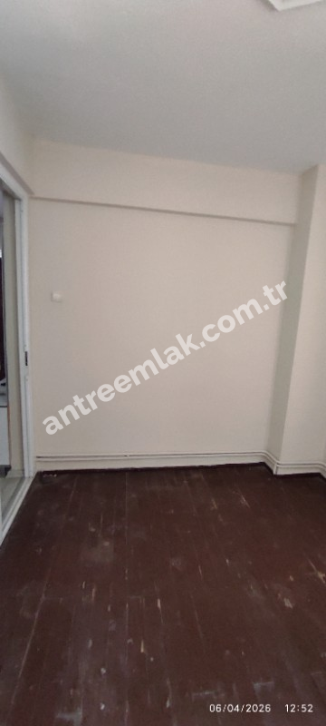 Antre Emlak'tan Kiralık Bahçelievler'de Bozyaka Hasataesi Yanı  Doğalgazlı 2+1 Geniş Daire