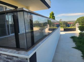 ALTINKUM MAHALLESİ’ NDE DENİZE YÜRÜME MESAFESİNDE | 5+1 AYRI MUTFAKLI | 2 GENİŞ BALKON + 2 BAHÇE | MÜSTAKİL OTOPARKLI 3 KATLI FIRSAT VİLLA!!!