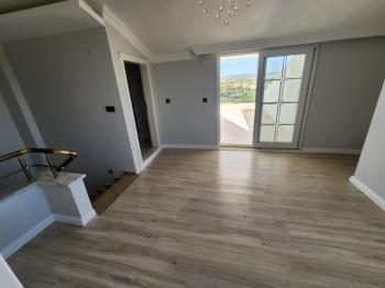 ALTINKUM MAHALLESİ’ NDE DENİZE YÜRÜME MESAFESİNDE | 5+1 AYRI MUTFAKLI | 2 GENİŞ BALKON + 2 BAHÇE | MÜSTAKİL OTOPARKLI 3 KATLI FIRSAT VİLLA!!!