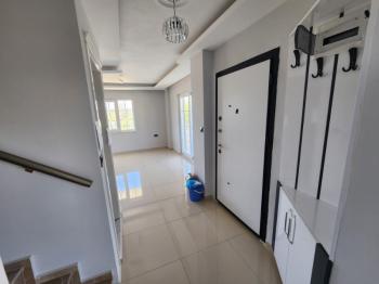 ALTINKUM MAHALLESİ’ NDE DENİZE YÜRÜME MESAFESİNDE | 5+1 AYRI MUTFAKLI | 2 GENİŞ BALKON + 2 BAHÇE | MÜSTAKİL OTOPARKLI 3 KATLI FIRSAT VİLLA!!!