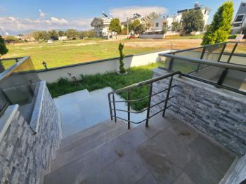 ALTINKUM MAHALLESİ’ NDE DENİZE YÜRÜME MESAFESİNDE | 5+1 AYRI MUTFAKLI | 2 GENİŞ BALKON + 2 BAHÇE | MÜSTAKİL OTOPARKLI 3 KATLI FIRSAT VİLLA!!!