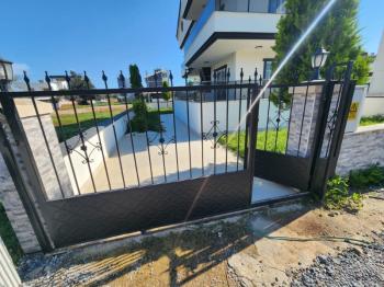 ALTINKUM MAHALLESİ’ NDE DENİZE YÜRÜME MESAFESİNDE | 5+1 AYRI MUTFAKLI | 2 GENİŞ BALKON + 2 BAHÇE | MÜSTAKİL OTOPARKLI 3 KATLI FIRSAT VİLLA!!!