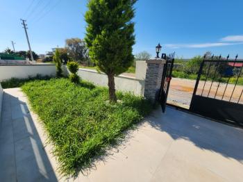 ALTINKUM MAHALLESİ’ NDE DENİZE YÜRÜME MESAFESİNDE | 5+1 AYRI MUTFAKLI | 2 GENİŞ BALKON + 2 BAHÇE | MÜSTAKİL OTOPARKLI 3 KATLI FIRSAT VİLLA!!!