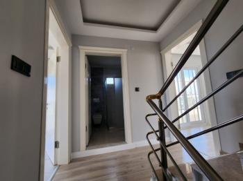 ALTINKUM MAHALLESİ’ NDE DENİZE YÜRÜME MESAFESİNDE | 5+1 AYRI MUTFAKLI | 2 GENİŞ BALKON + 2 BAHÇE | MÜSTAKİL OTOPARKLI 3 KATLI FIRSAT VİLLA!!!