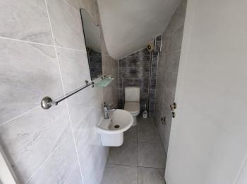 ALTINKUM MAHALLESİ’ NDE DENİZE YÜRÜME MESAFESİNDE | 5+1 AYRI MUTFAKLI | 2 GENİŞ BALKON + 2 BAHÇE | MÜSTAKİL OTOPARKLI 3 KATLI FIRSAT VİLLA!!!