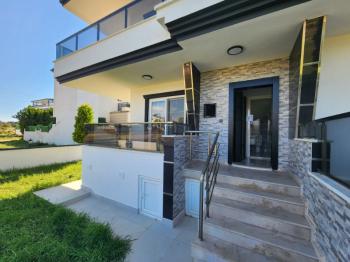 ALTINKUM MAHALLESİ’ NDE DENİZE YÜRÜME MESAFESİNDE | 5+1 AYRI MUTFAKLI | 2 GENİŞ BALKON + 2 BAHÇE | MÜSTAKİL OTOPARKLI 3 KATLI FIRSAT VİLLA!!!