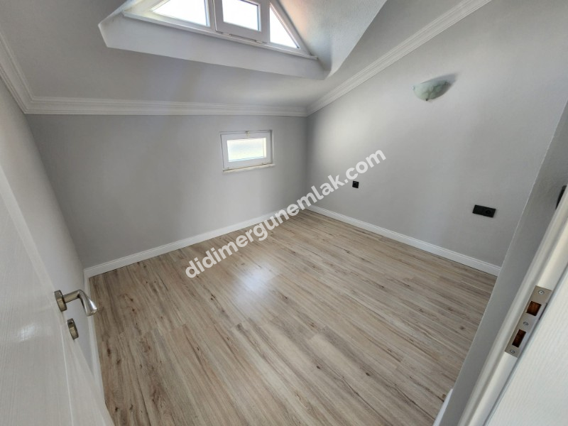 ALTINKUM MAHALLESİ’ NDE DENİZE YÜRÜME MESAFESİNDE | 5+1 AYRI MUTFAKLI | 2 GENİŞ BALKON + 2 BAHÇE | MÜSTAKİL OTOPARKLI 3 KATLI FIRSAT VİLLA!!!