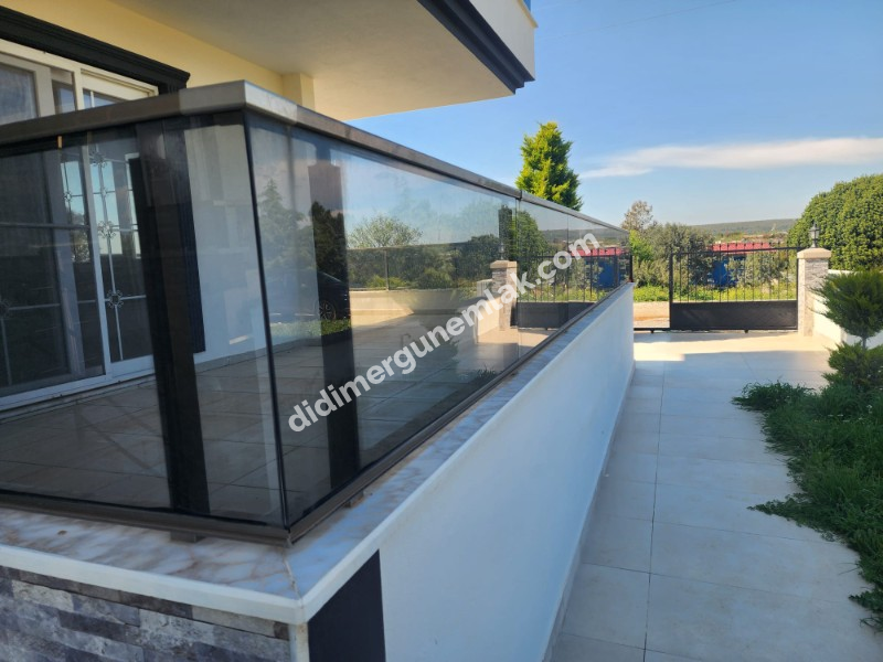 ALTINKUM MAHALLESİ’ NDE DENİZE YÜRÜME MESAFESİNDE | 5+1 AYRI MUTFAKLI | 2 GENİŞ BALKON + 2 BAHÇE | MÜSTAKİL OTOPARKLI 3 KATLI FIRSAT VİLLA!!!