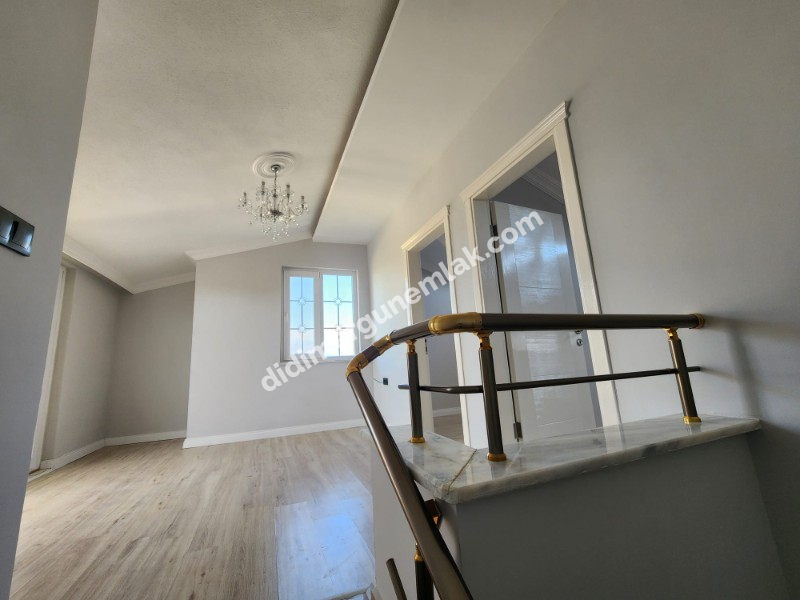 ALTINKUM MAHALLESİ’ NDE DENİZE YÜRÜME MESAFESİNDE | 5+1 AYRI MUTFAKLI | 2 GENİŞ BALKON + 2 BAHÇE | MÜSTAKİL OTOPARKLI 3 KATLI FIRSAT VİLLA!!!