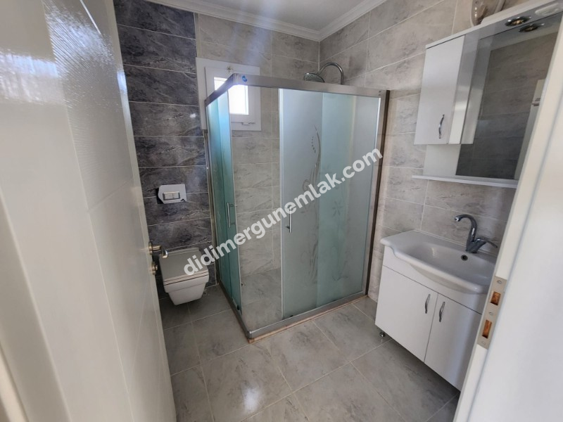 ALTINKUM MAHALLESİ’ NDE DENİZE YÜRÜME MESAFESİNDE | 5+1 AYRI MUTFAKLI | 2 GENİŞ BALKON + 2 BAHÇE | MÜSTAKİL OTOPARKLI 3 KATLI FIRSAT VİLLA!!!