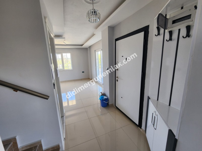 ALTINKUM MAHALLESİ’ NDE DENİZE YÜRÜME MESAFESİNDE | 5+1 AYRI MUTFAKLI | 2 GENİŞ BALKON + 2 BAHÇE | MÜSTAKİL OTOPARKLI 3 KATLI FIRSAT VİLLA!!!