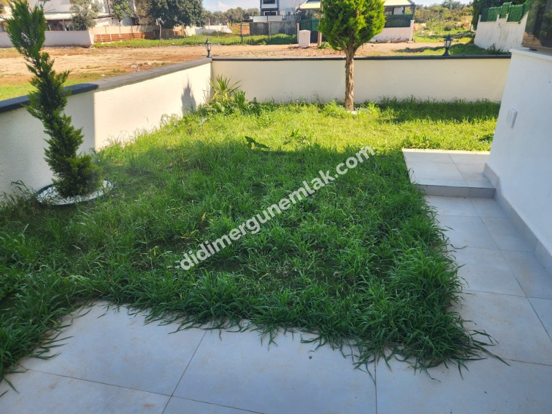 ALTINKUM MAHALLESİ’ NDE DENİZE YÜRÜME MESAFESİNDE | 5+1 AYRI MUTFAKLI | 2 GENİŞ BALKON + 2 BAHÇE | MÜSTAKİL OTOPARKLI 3 KATLI FIRSAT VİLLA!!!