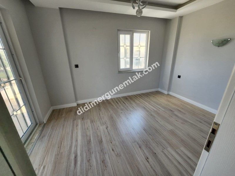 ALTINKUM MAHALLESİ’ NDE DENİZE YÜRÜME MESAFESİNDE | 5+1 AYRI MUTFAKLI | 2 GENİŞ BALKON + 2 BAHÇE | MÜSTAKİL OTOPARKLI 3 KATLI FIRSAT VİLLA!!!