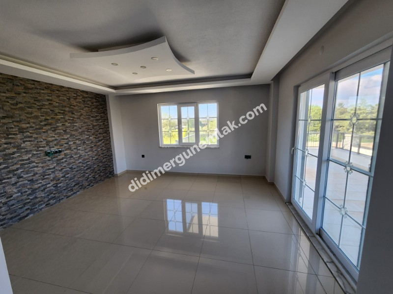 ALTINKUM MAHALLESİ’ NDE DENİZE YÜRÜME MESAFESİNDE | 5+1 AYRI MUTFAKLI | 2 GENİŞ BALKON + 2 BAHÇE | MÜSTAKİL OTOPARKLI 3 KATLI FIRSAT VİLLA!!!