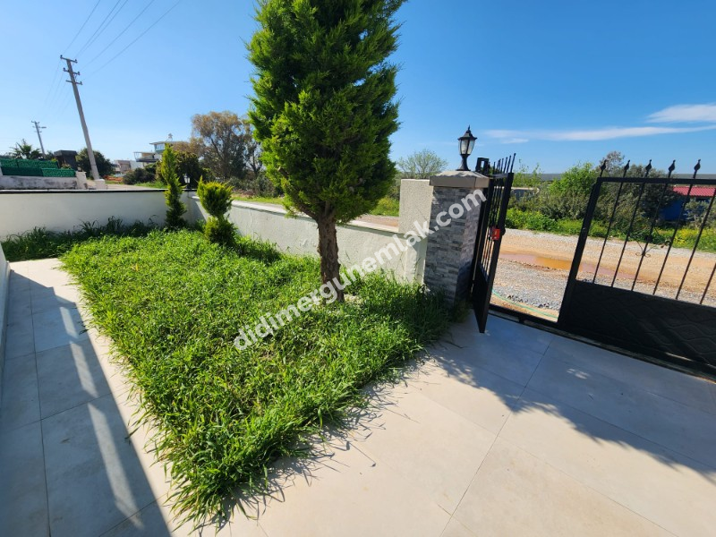 ALTINKUM MAHALLESİ’ NDE DENİZE YÜRÜME MESAFESİNDE | 5+1 AYRI MUTFAKLI | 2 GENİŞ BALKON + 2 BAHÇE | MÜSTAKİL OTOPARKLI 3 KATLI FIRSAT VİLLA!!!