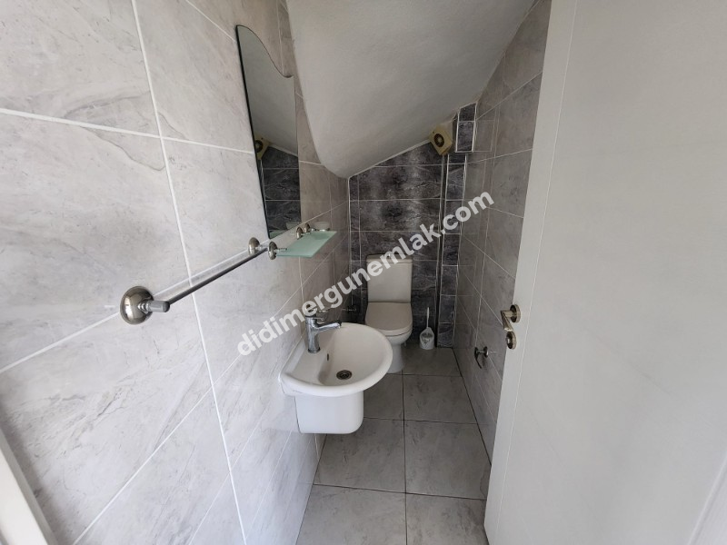 ALTINKUM MAHALLESİ’ NDE DENİZE YÜRÜME MESAFESİNDE | 5+1 AYRI MUTFAKLI | 2 GENİŞ BALKON + 2 BAHÇE | MÜSTAKİL OTOPARKLI 3 KATLI FIRSAT VİLLA!!!