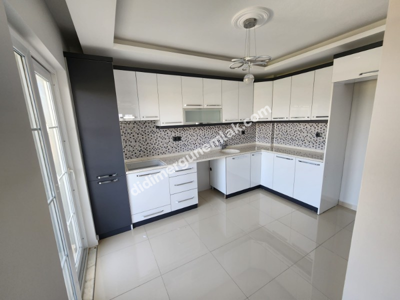 ALTINKUM MAHALLESİ’ NDE DENİZE YÜRÜME MESAFESİNDE | 5+1 AYRI MUTFAKLI | 2 GENİŞ BALKON + 2 BAHÇE | MÜSTAKİL OTOPARKLI 3 KATLI FIRSAT VİLLA!!!