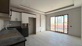 Elmas'tan Havuzlu Site İçerisinde Benzersiz Metrajlı 1+1