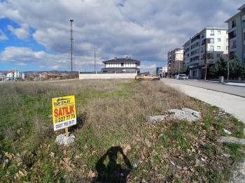 GÜVENAY - ÇORUM BUHARA BİŞKEK CADDESİ ÜZERİ KÖŞE BAŞI 1338 M2 SATILIK VİLLA ARSASI