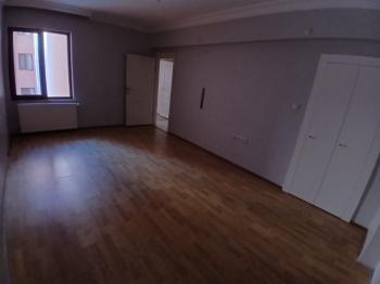 GÜVENAY - ÇORUM  ULUKAVAK MAH. EŞREF HOCA CADDESİ ÜZERİ  4+1 LÜKS KİRALIK DAİRE 