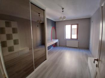 GÜVENAY - ÇORUM  ULUKAVAK MAH. EŞREF HOCA CADDESİ ÜZERİ  4+1 LÜKS KİRALIK DAİRE 