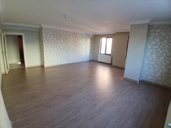 GÜVENAY - ÇORUM  ULUKAVAK MAH. EŞREF HOCA CADDESİ ÜZERİ  4+1 LÜKS KİRALIK DAİRE 
