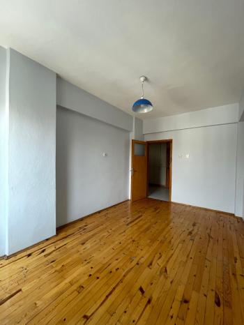 GÜVENAY - ÇORUM ULUKAVAK  MAH. DR.İLHAN GÜREL CADDESİ ÜZERİ 3+1 KİRALIK DAİRE 