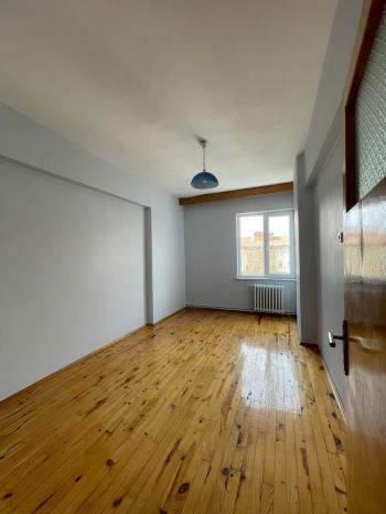 GÜVENAY - ÇORUM ULUKAVAK  MAH. DR.İLHAN GÜREL CADDESİ ÜZERİ 3+1 KİRALIK DAİRE 