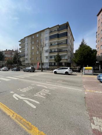 GÜVENAY - ÇORUM ULUKAVAK  MAH. DR.İLHAN GÜREL CADDESİ ÜZERİ 3+1 KİRALIK DAİRE 