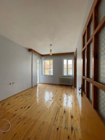 GÜVENAY - ÇORUM ULUKAVAK  MAH. DR.İLHAN GÜREL CADDESİ ÜZERİ 3+1 KİRALIK DAİRE 