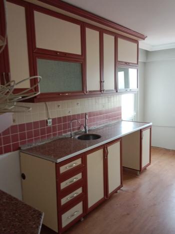 GÜVENAY - ÇORUM BAHÇELİEVLER M. AKİF ERSOY 1. CADDE ÜZERİ KİRALIK 3+1