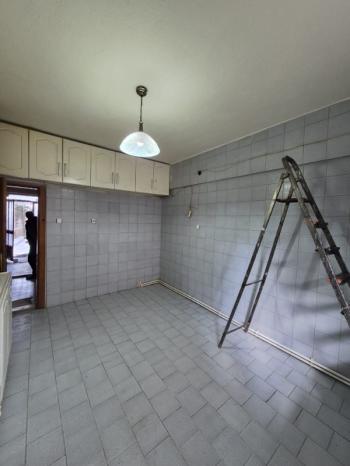 AFYON ÜÇOK EMLAKTAN EŞREFPAŞA MAH 2+1 90M² TEMİZ BAKIMLI KİRALIK DAİRE 