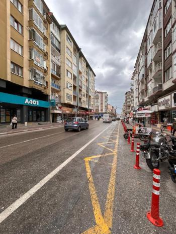 AFYON ÜÇOK EMLAKTAN DUMLUPINAR MAH TEMİZ BALKIMLI GENİŞ 4+1 171M² SATILIK DAİRE 