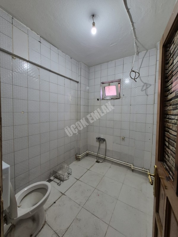 AFYON ÜÇOK EMLAKTAN EŞREFPAŞA MAH 2+1 90M² TEMİZ BAKIMLI KİRALIK DAİRE 