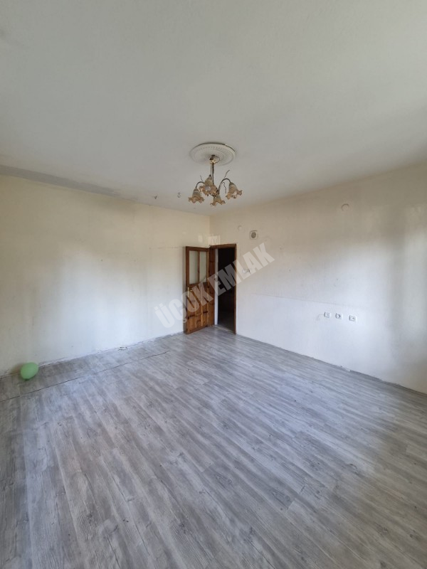 AFYON ÜÇOK EMLAKTAN EŞREFPAŞA MAH 2+1 90M² TEMİZ BAKIMLI KİRALIK DAİRE 
