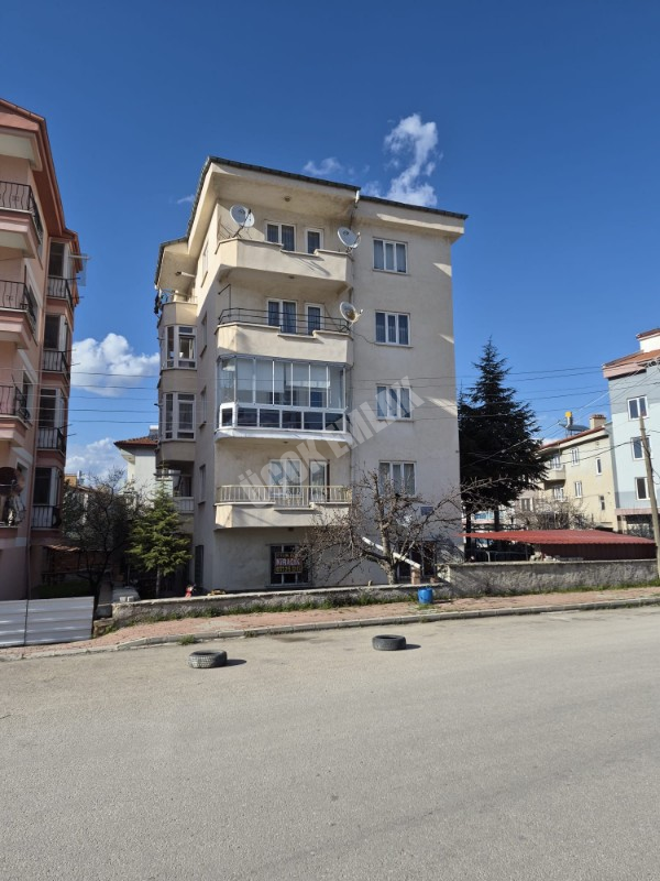 AFYON ÜÇOK EMLAKTAN EŞREFPAŞA MAH 2+1 90M² TEMİZ BAKIMLI KİRALIK DAİRE 