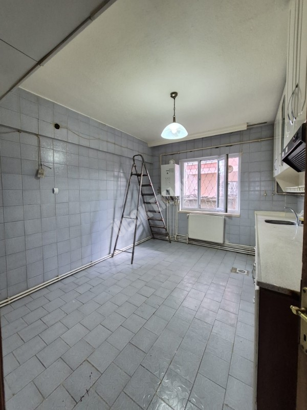 AFYON ÜÇOK EMLAKTAN EŞREFPAŞA MAH 2+1 90M² TEMİZ BAKIMLI KİRALIK DAİRE 