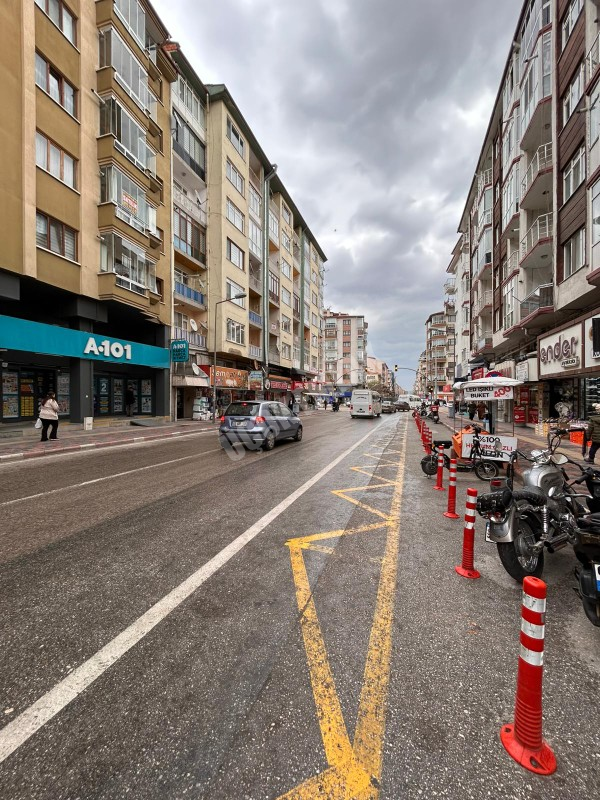AFYON ÜÇOK EMLAKTAN DUMLUPINAR MAH TEMİZ BALKIMLI GENİŞ 4+1 171M² SATILIK DAİRE 