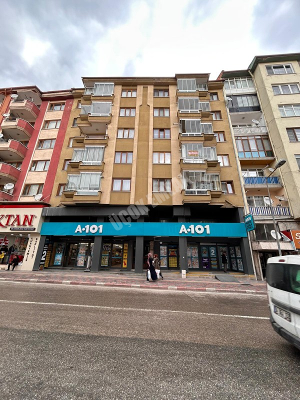 AFYON ÜÇOK EMLAKTAN DUMLUPINAR MAH TEMİZ BALKIMLI GENİŞ 4+1 171M² SATILIK DAİRE 