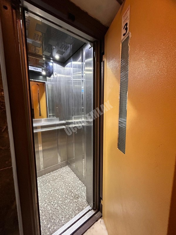 AFYON ÜÇOK EMLAKTAN DUMLUPINAR MAH TEMİZ BALKIMLI GENİŞ 4+1 171M² SATILIK DAİRE 