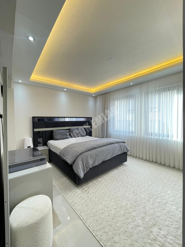 AFYON ÜÇOK EMLAKTAN ERKMEN DE SIFIR AYARINDA 3+1 130M² SATILIK DAİRE 