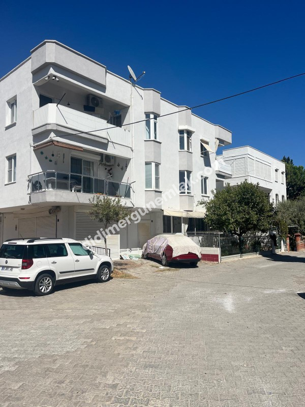 ÇAMLIK MAHALLESİ’ NDE  DENİZE YAKIN, KOMPLE TADİLATLI 2+1 AYRI MUTFAK ARA KAT FIRSAT DAİRE!